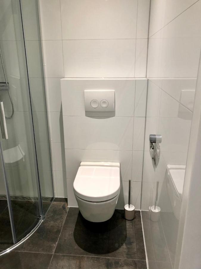 Bnb Bruxelles - Studios & Apartments Венло Екстериор снимка